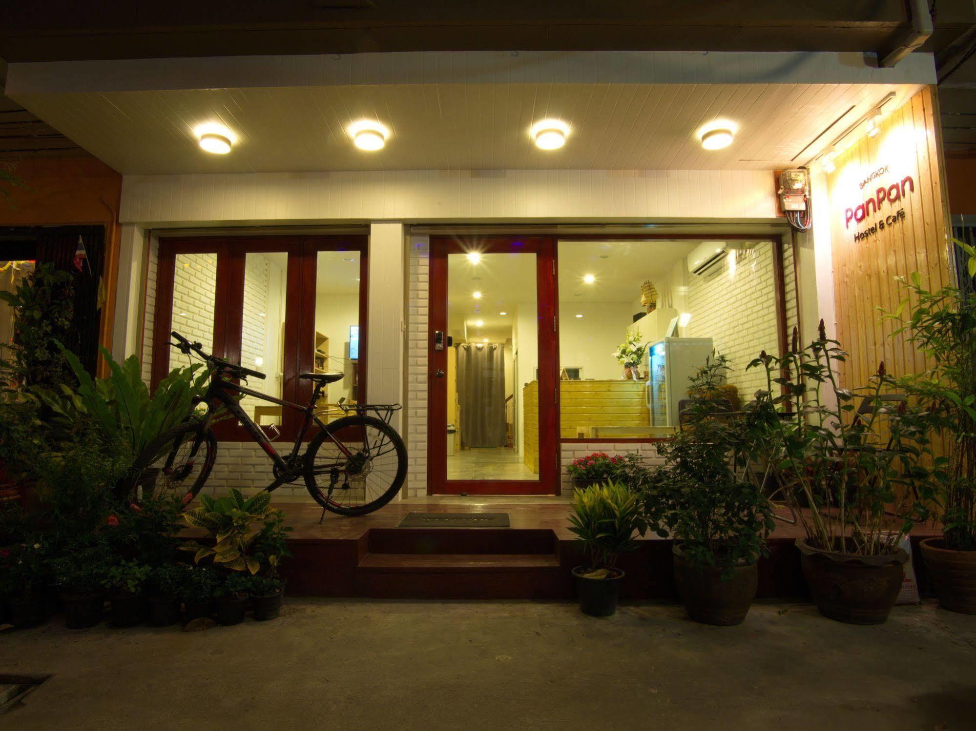 Panpan Hostel Bangkok Exteriör bild