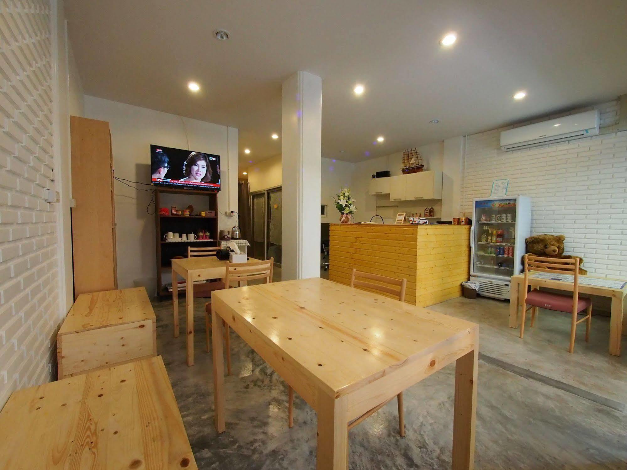Panpan Hostel Bangkok Exteriör bild