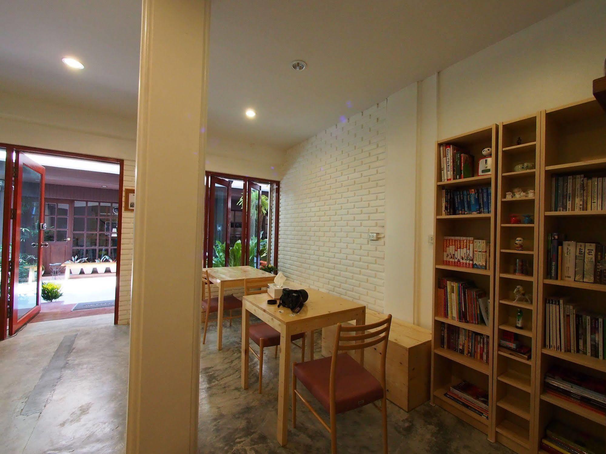 Panpan Hostel Bangkok Exteriör bild