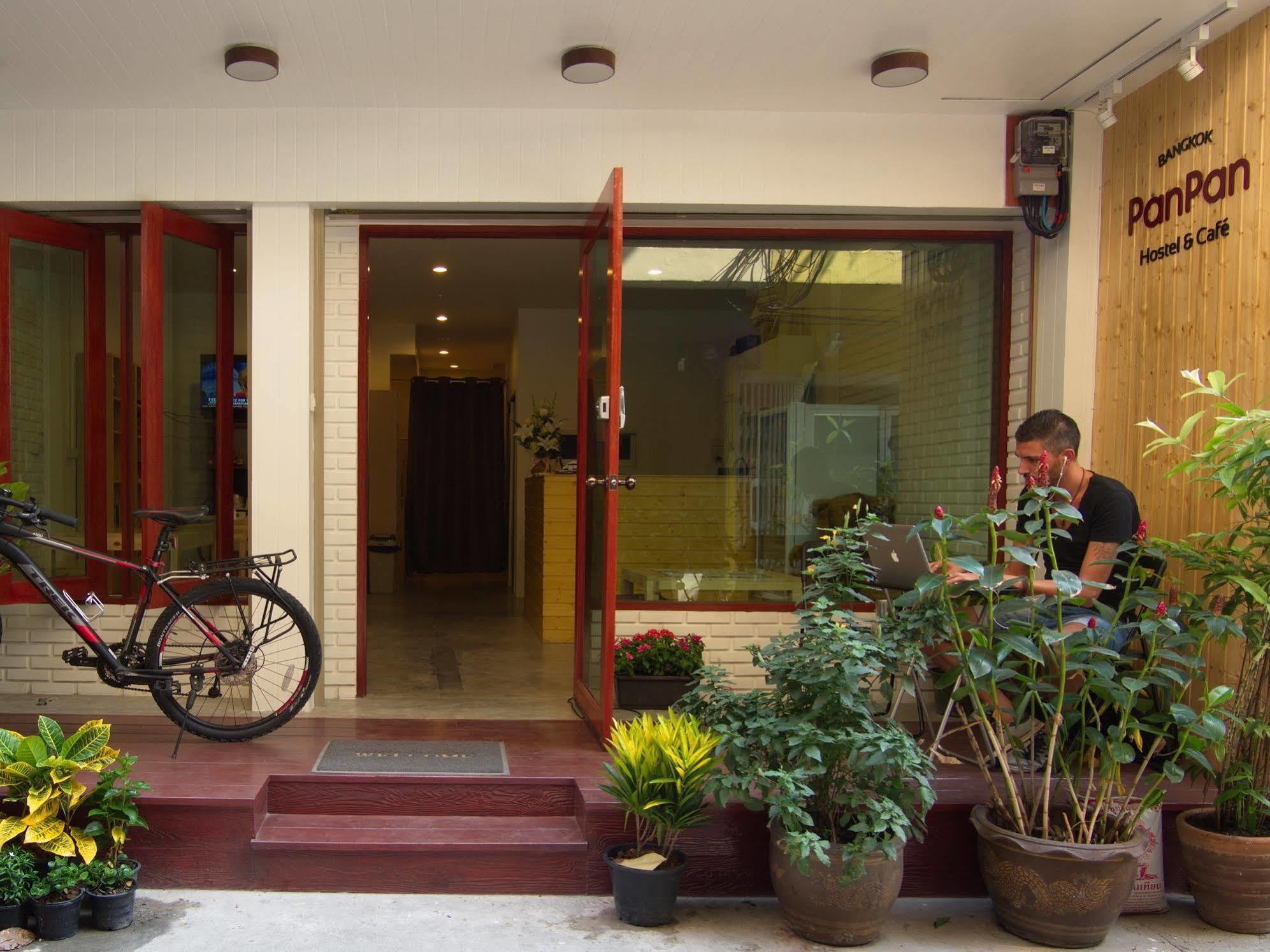Panpan Hostel Bangkok Exteriör bild
