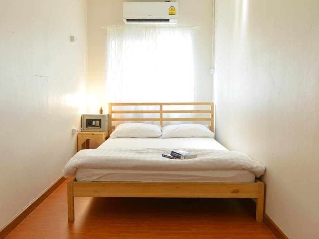 Panpan Hostel Bangkok Exteriör bild